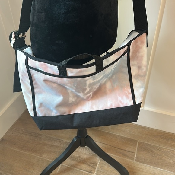 NEW with Tags! Free People messenger bag. Bag has a lifetime warranty - Picture 3 of 9